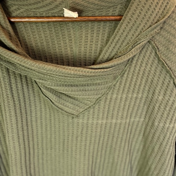 Free People Size XS Green Olive Cowl Neck Wildcat Thermal Pullover Top - Picture 2 of 7